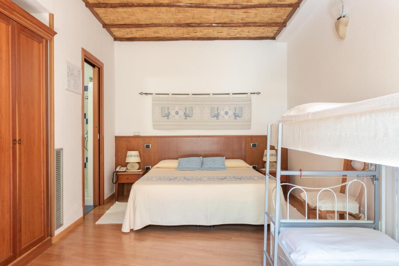 Hotel Villa Canu Cabras Exterior photo