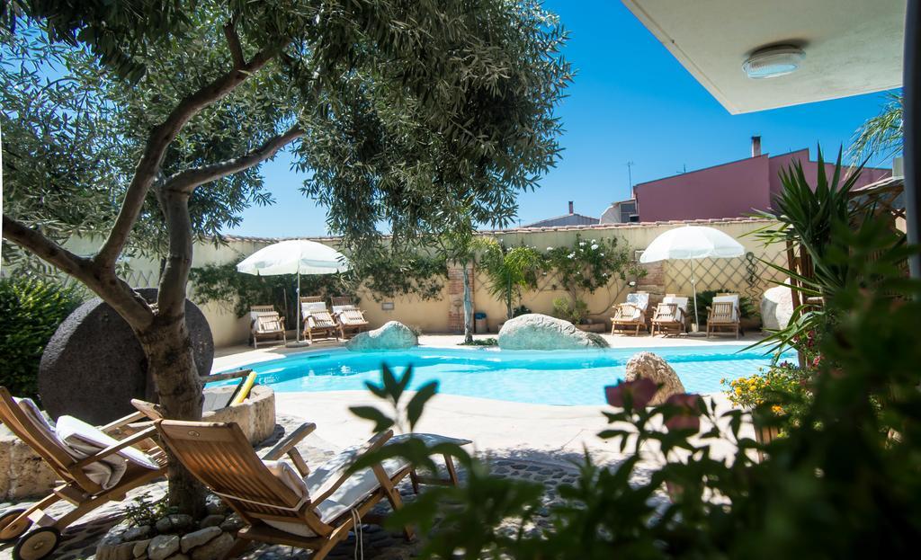 Hotel Villa Canu Cabras Exterior photo