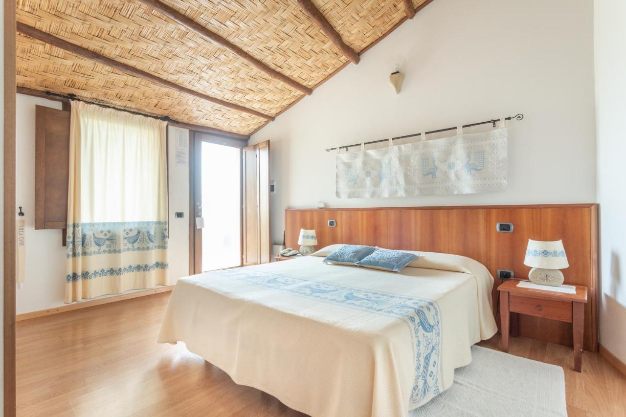 Hotel Villa Canu Cabras Exterior photo