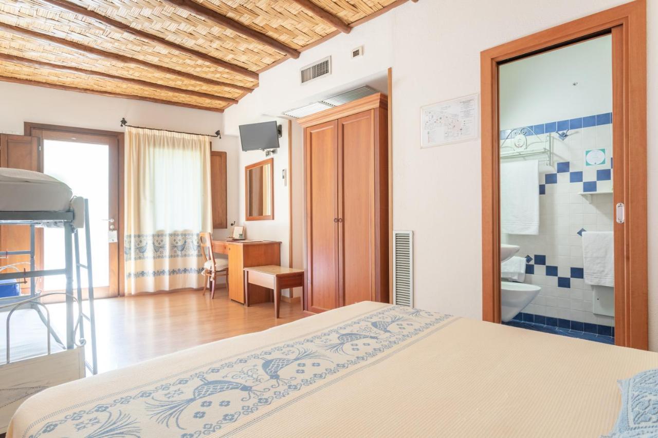 Hotel Villa Canu Cabras Exterior photo